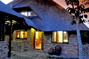 Гостиница Legend Safaris - Kruger Park Lodge 257A  Хазивью 